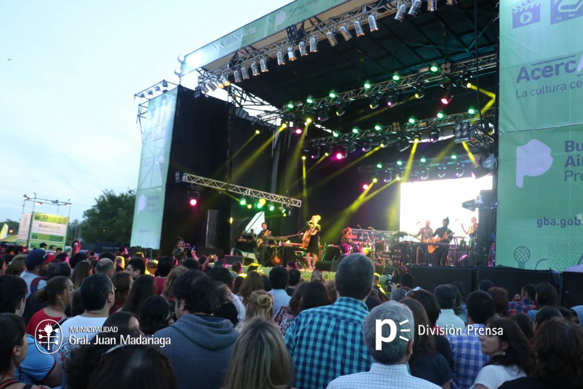 Julieta Venegas impresion al pblico en el cierre de AcercArte