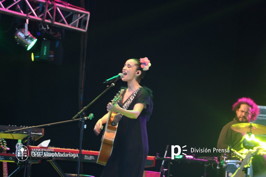 Julieta Venegas impresion al pblico en el cierre de AcercArte