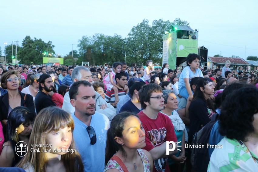 Julieta Venegas impresion al pblico en el cierre de AcercArte