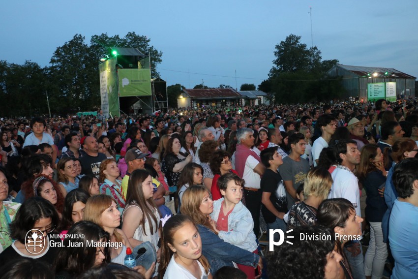 Julieta Venegas impresion al pblico en el cierre de AcercArte