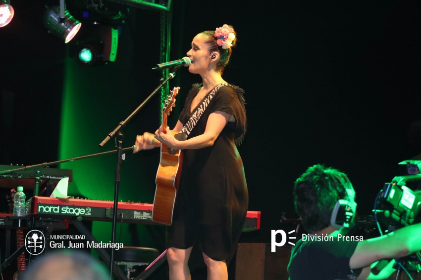 Julieta Venegas impresion al pblico en el cierre de AcercArte