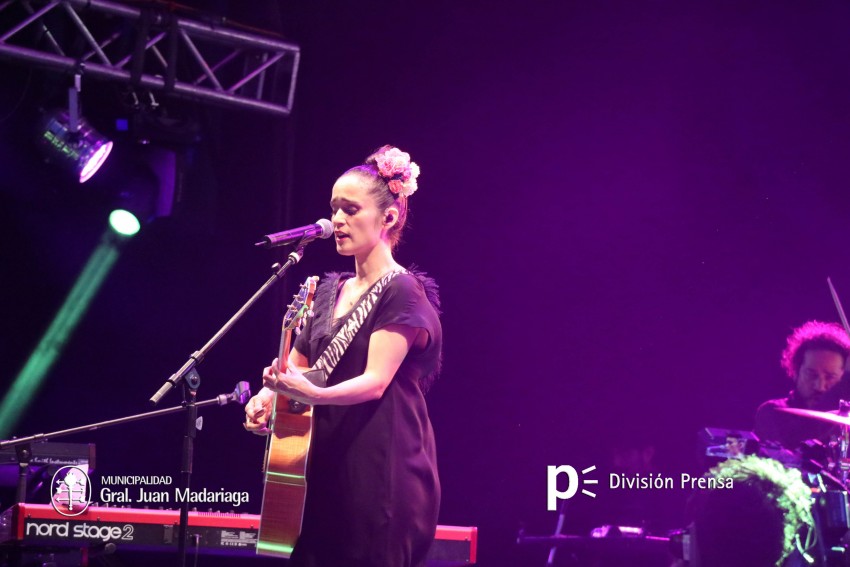 Julieta Venegas impresion al pblico en el cierre de AcercArte