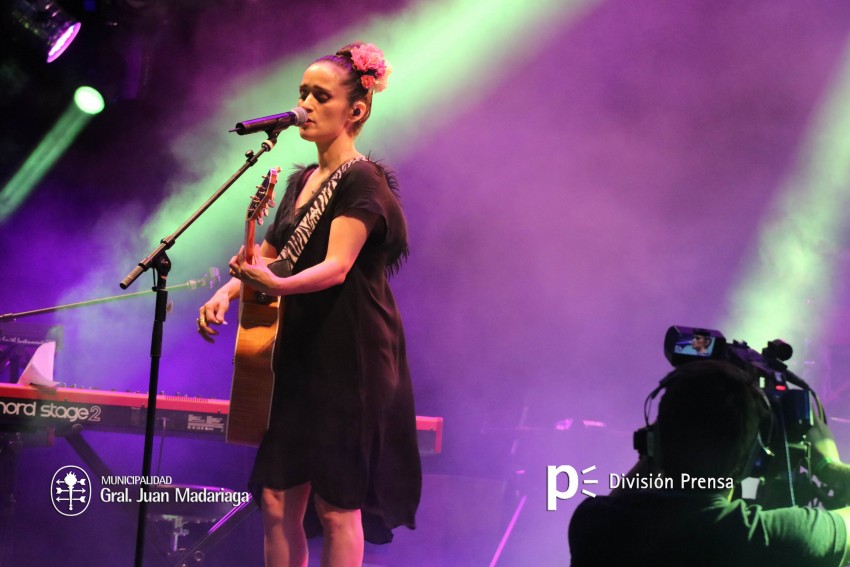 Julieta Venegas impresion al pblico en el cierre de AcercArte