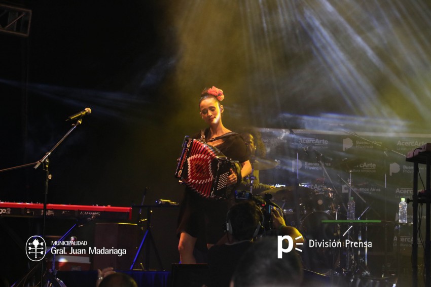 Julieta Venegas impresion al pblico en el cierre de AcercArte