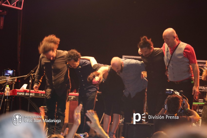 Julieta Venegas impresion al pblico en el cierre de AcercArte