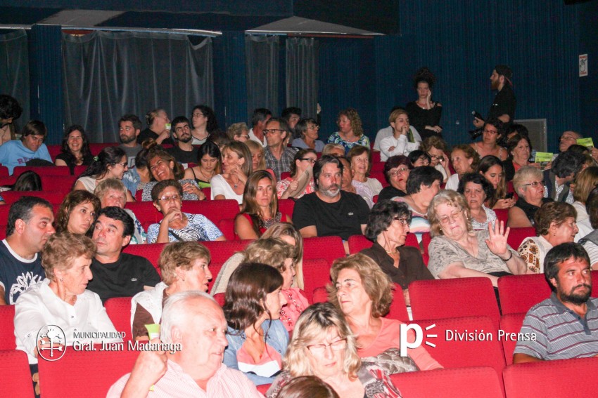 Leonor Benedetto llen la Casa de la Cultura
