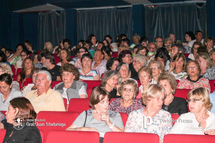 Leonor Benedetto llen la Casa de la Cultura