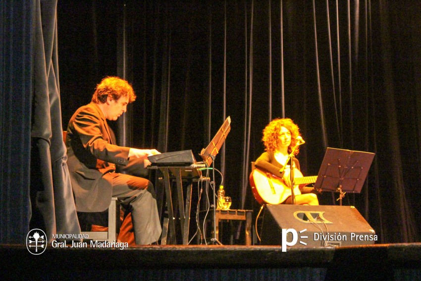 Leonor Benedetto llen la Casa de la Cultura