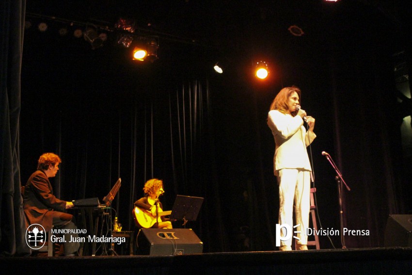 Leonor Benedetto llen la Casa de la Cultura