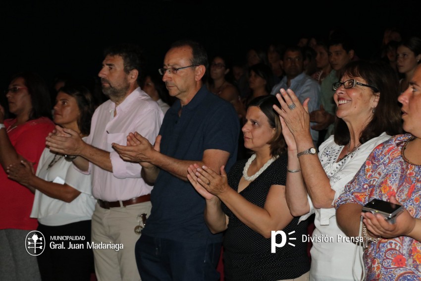 Entregaron placas a alumnos destacados