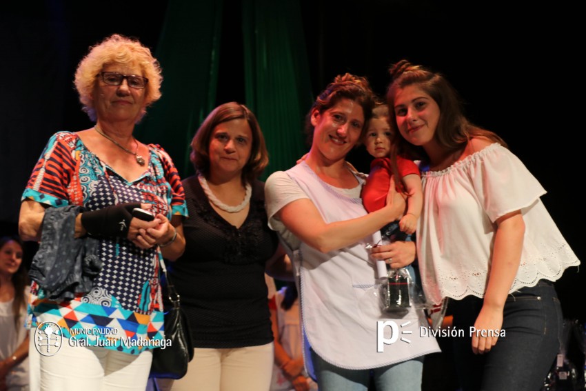 Entregaron placas a alumnos destacados