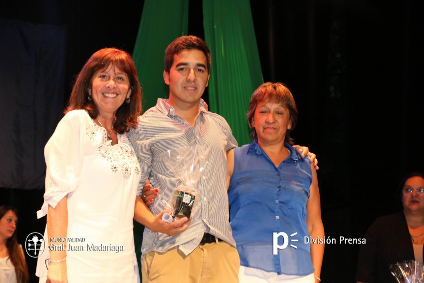 Entregaron placas a alumnos destacados