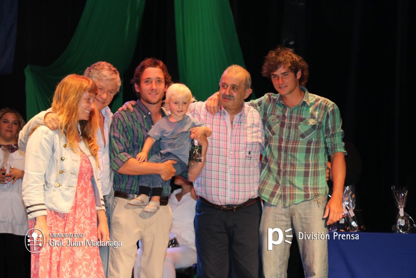 Entregaron placas a alumnos destacados