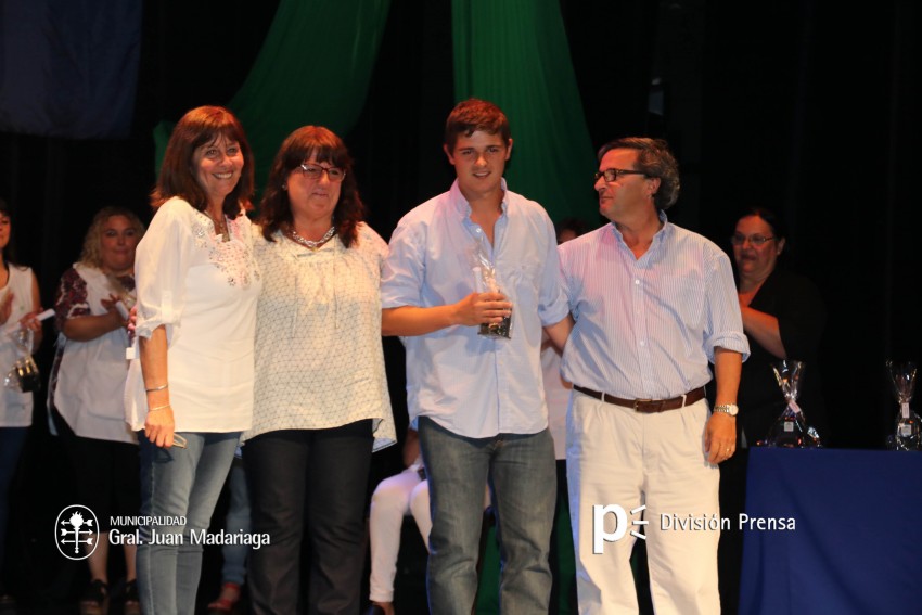 Entregaron placas a alumnos destacados