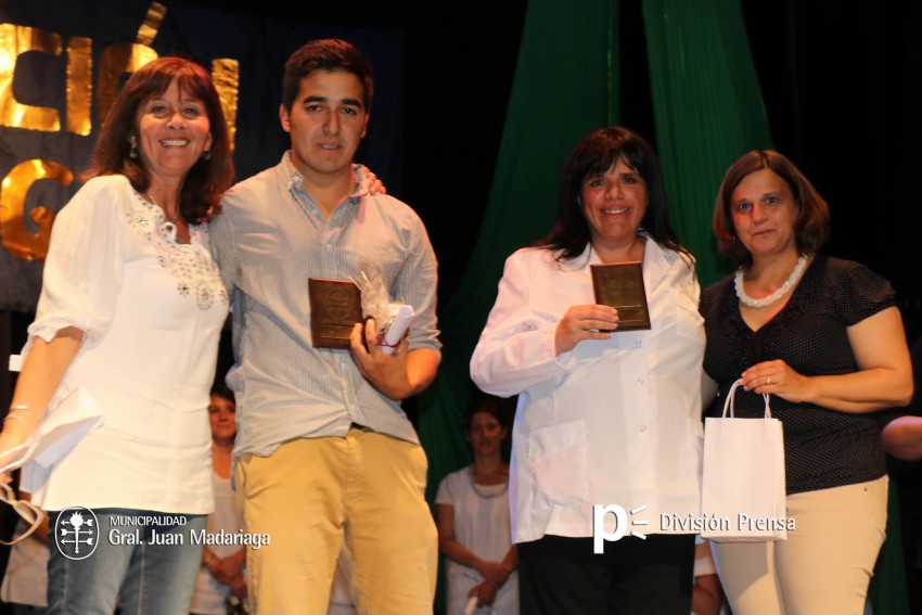 Entregaron placas a alumnos destacados