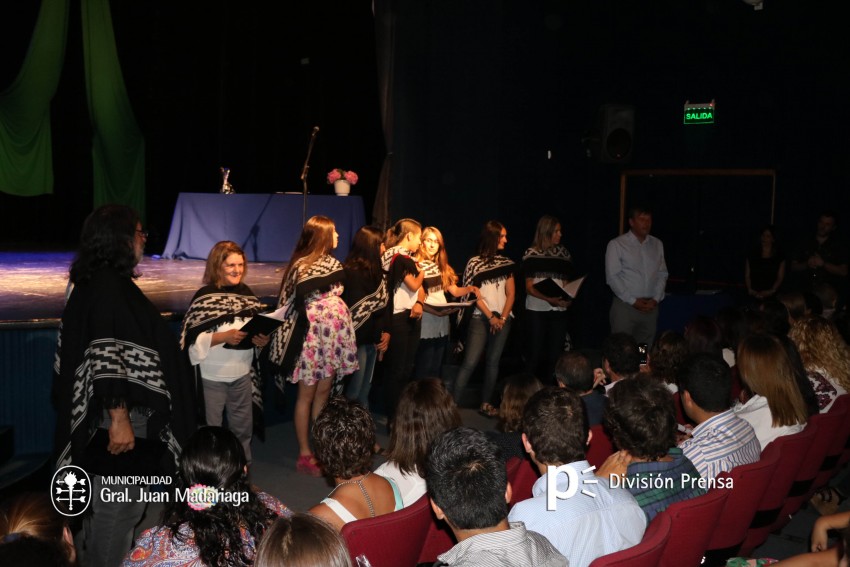 Entregaron placas a alumnos destacados