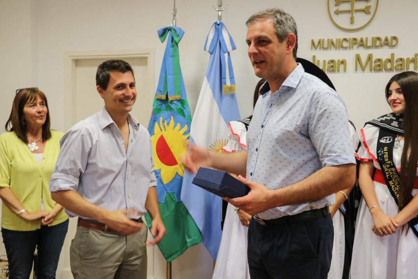 Santoro recibi a reinas invitadas en el Palacio Municipal