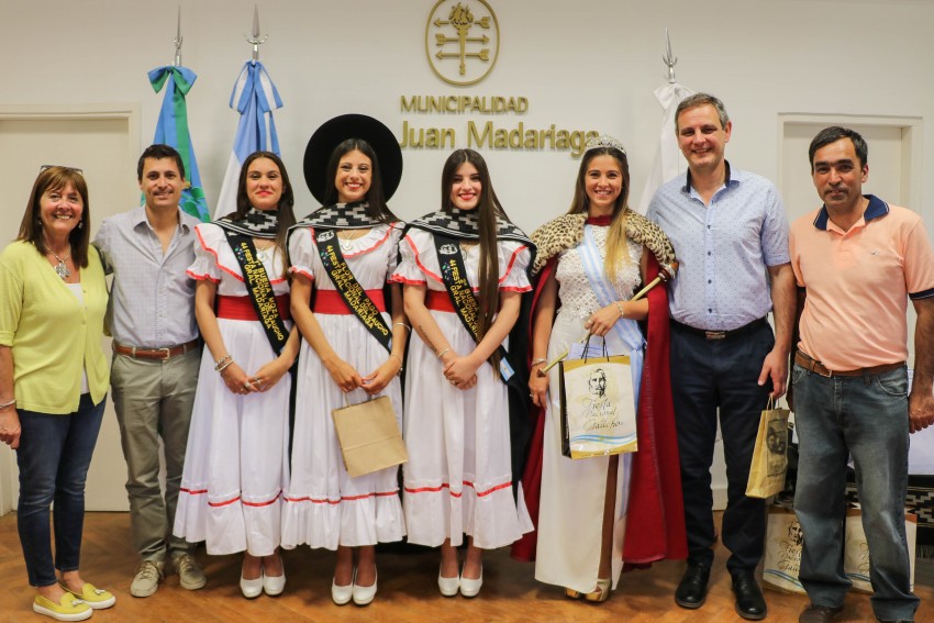 Santoro recibi a reinas invitadas en el Palacio Municipal