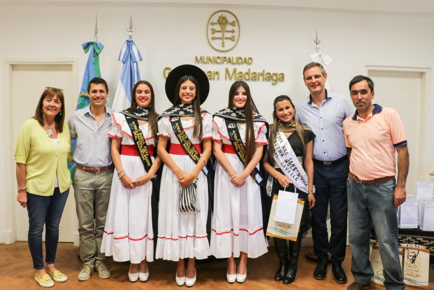 Santoro recibi a reinas invitadas en el Palacio Municipal