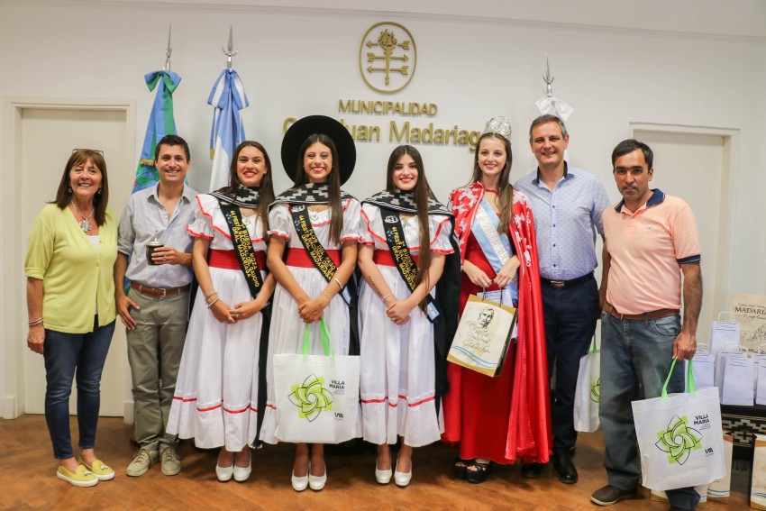 Santoro recibi a reinas invitadas en el Palacio Municipal