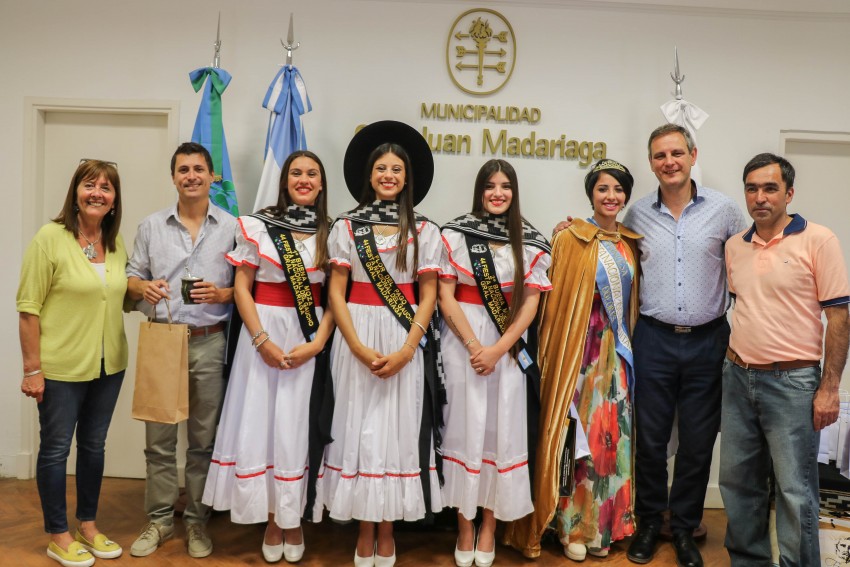 Santoro recibi a reinas invitadas en el Palacio Municipal