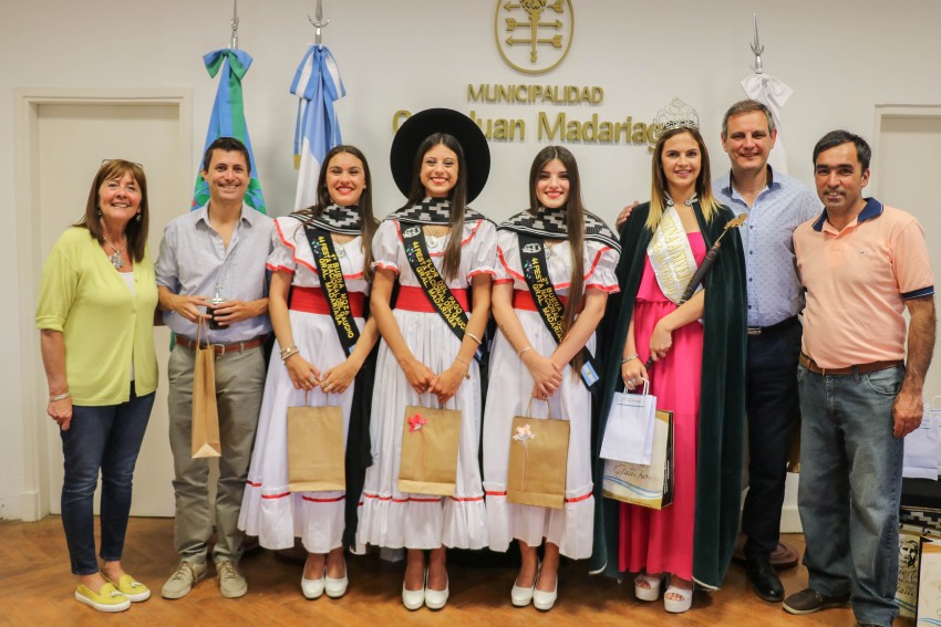 Santoro recibi a reinas invitadas en el Palacio Municipal