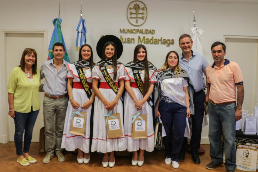 Santoro recibi a reinas invitadas en el Palacio Municipal