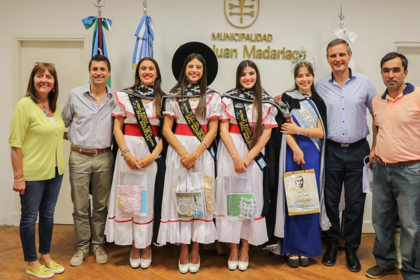Santoro recibi a reinas invitadas en el Palacio Municipal