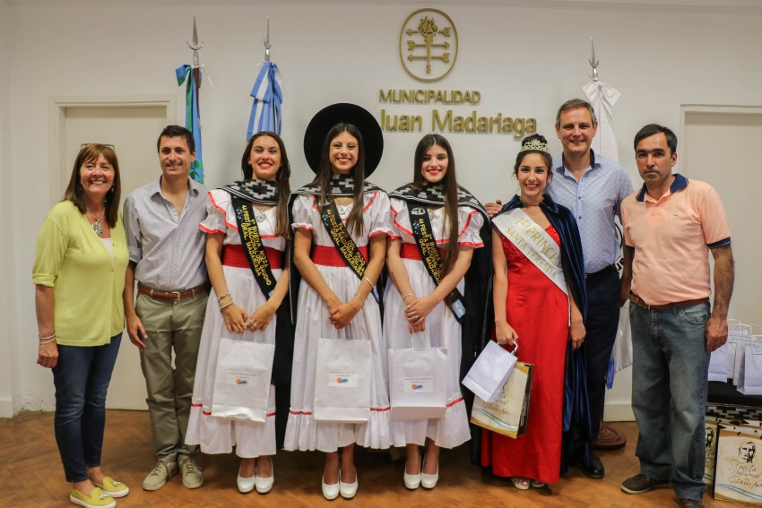 Santoro recibi a reinas invitadas en el Palacio Municipal