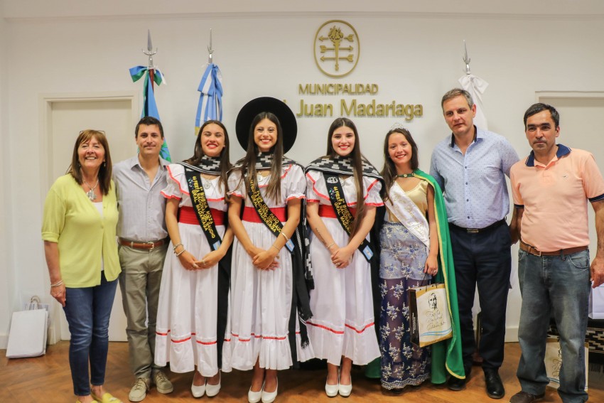 Santoro recibi a reinas invitadas en el Palacio Municipal