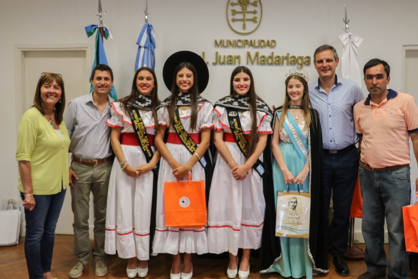 Santoro recibi a reinas invitadas en el Palacio Municipal