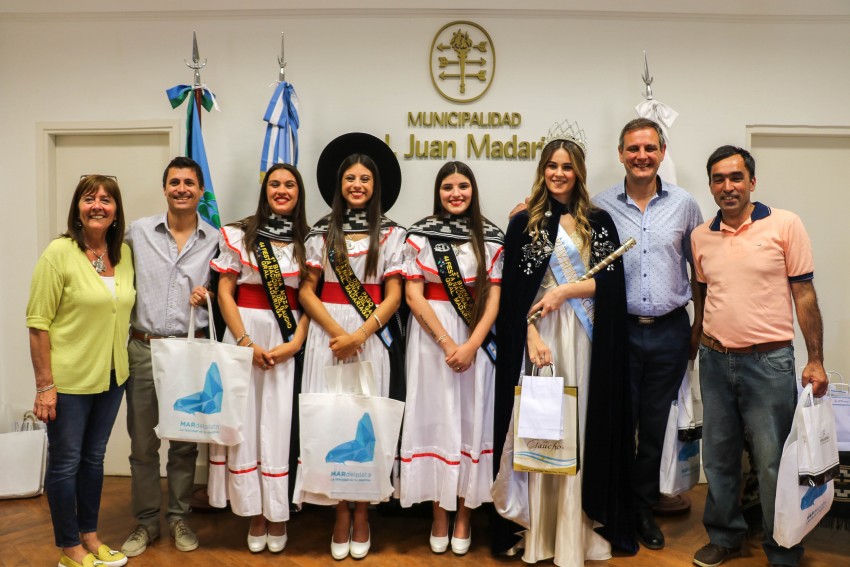Santoro recibi a reinas invitadas en el Palacio Municipal