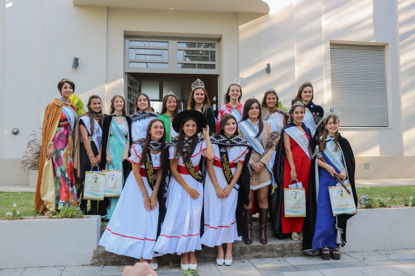 Santoro recibi a reinas invitadas en el Palacio Municipal
