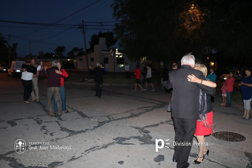 Encuentro de milonga en las calles de Madariaga