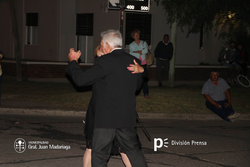 Encuentro de milonga en las calles de Madariaga