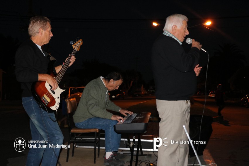 Encuentro de milonga en las calles de Madariaga