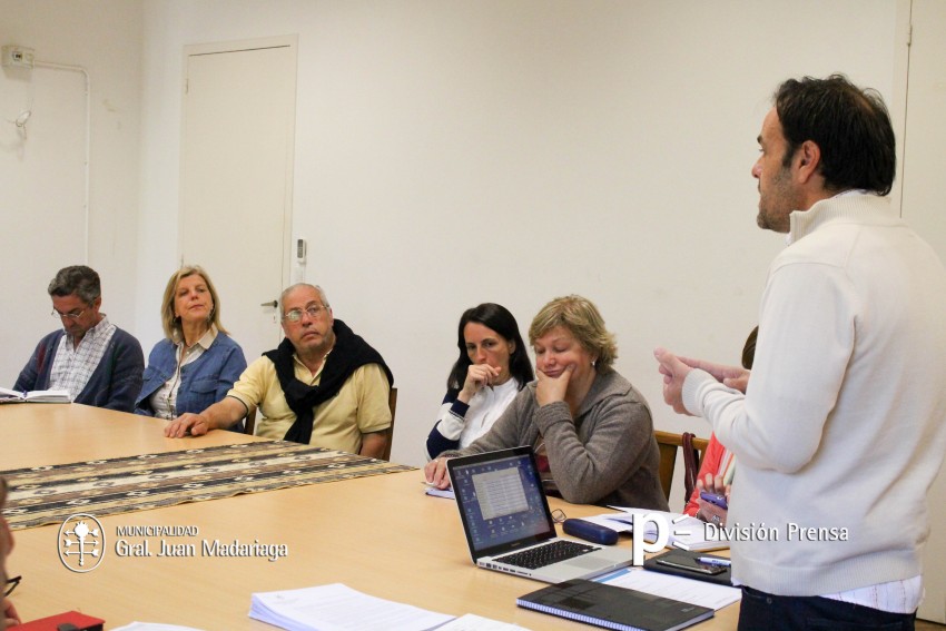 Funcionarios se reunieron con comerciantes y artesanos para dialogar s