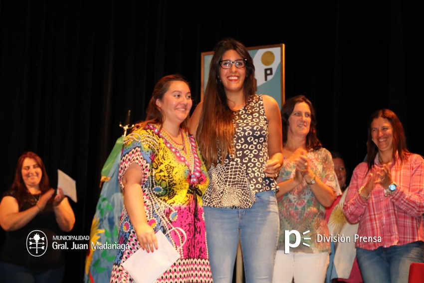 Realizaron nuevos reconocimientos  a alumnos destacados