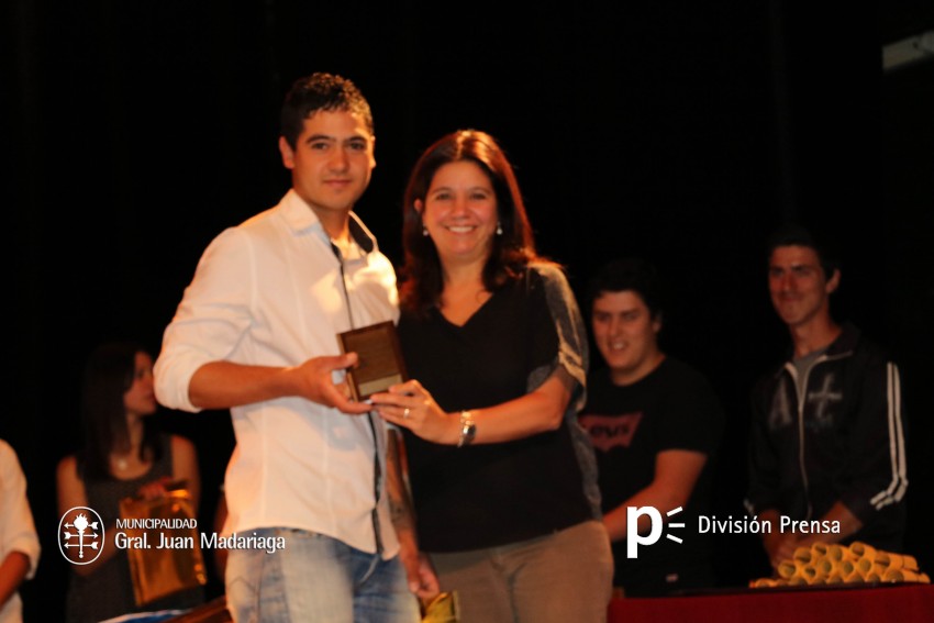 Realizaron nuevos reconocimientos  a alumnos destacados