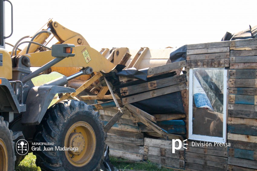 Usurpaciones: Demolieron una casilla en el barrio Los Pinos 2
