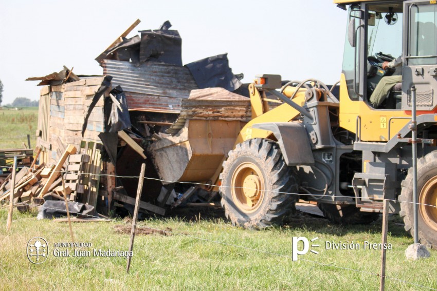 Usurpaciones: Demolieron una casilla en el barrio Los Pinos 2