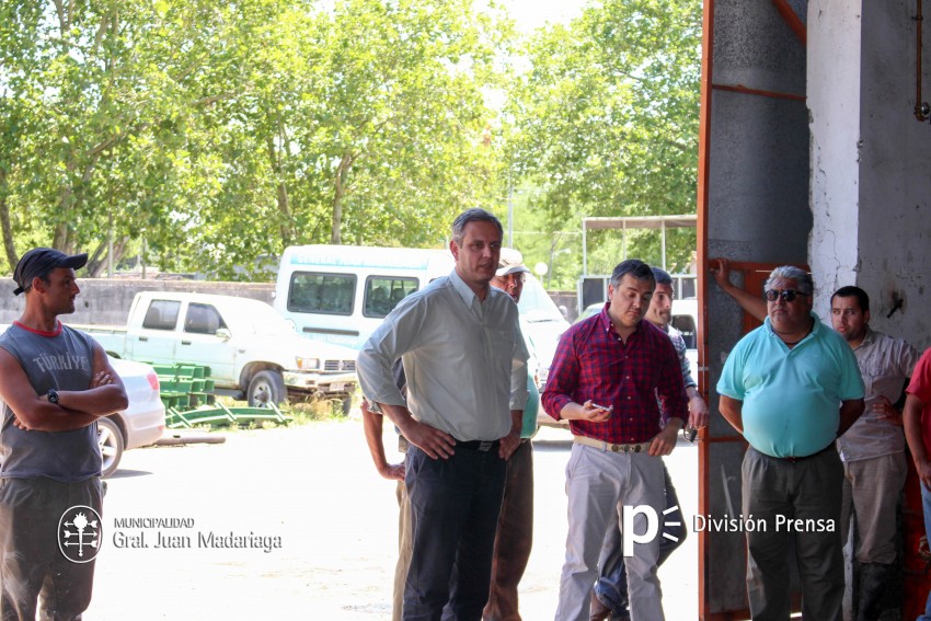 Santoro entreg productos de fin de ao a los empleados municipales