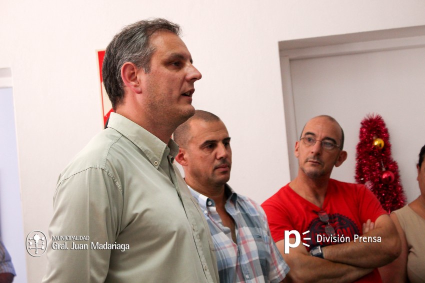 Santoro entreg productos de fin de ao a los empleados municipales