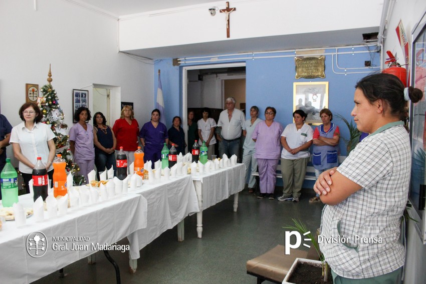 Santoro entreg productos de fin de ao a los empleados municipales