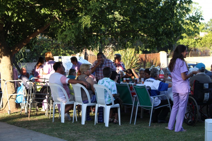 Los abuelos despidieron el ao con msica y baile