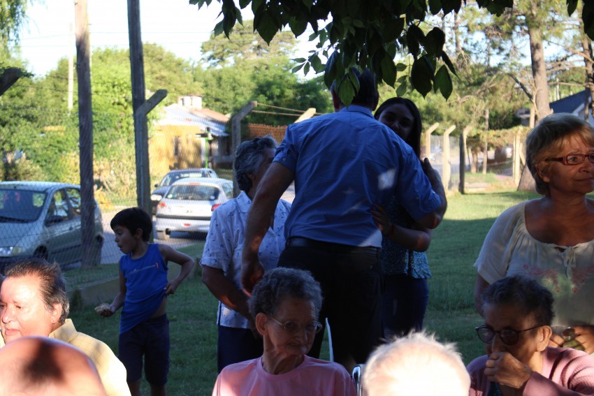 Los abuelos despidieron el ao con msica y baile