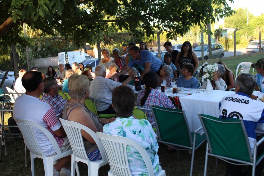 Los abuelos despidieron el ao con msica y baile