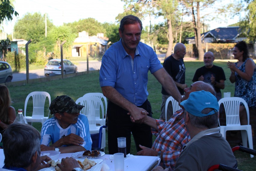 Los abuelos despidieron el ao con msica y baile