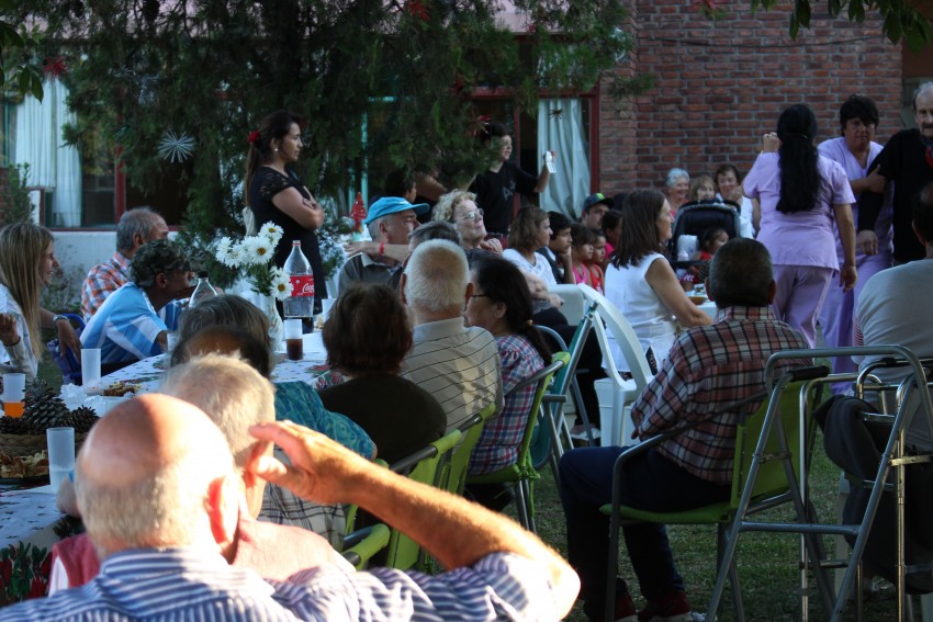 Los abuelos despidieron el ao con msica y baile