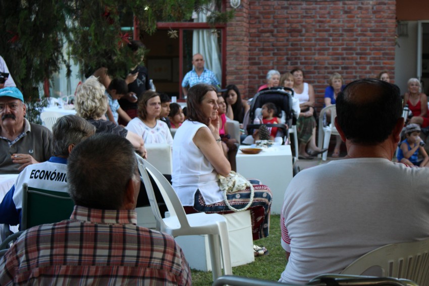 Los abuelos despidieron el ao con msica y baile